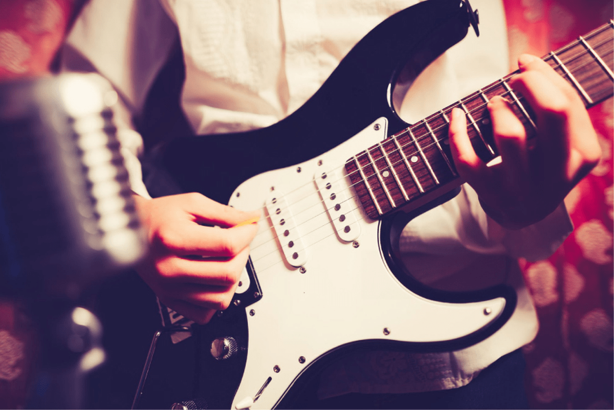 Basics of Playing the Electric Guitar: First Steps for Beginners