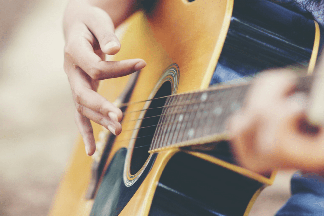 Fingerstyle Secrets: How to Play Songs with Your Fingers