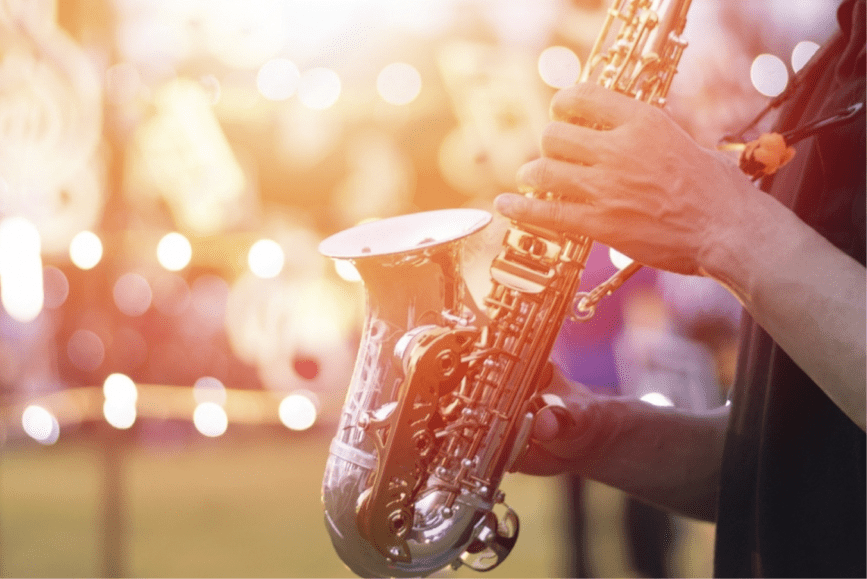 Musical Journeys: Online Saxophone Lessons for Travelers