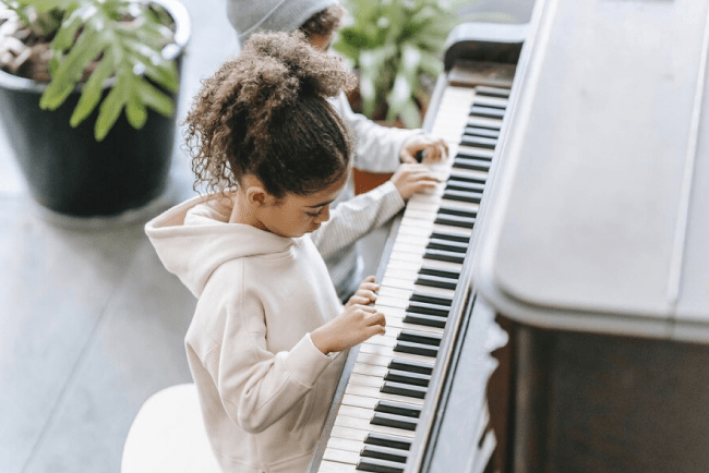 Technical Aspects of Online Piano Lessons: Setting up Sound, Camera, and Microphone